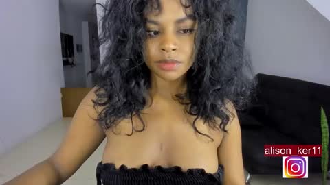 Snapshot of alison_ker chatting on December 16, 10:18 am Sofias house online show from December 16, 10:18 am