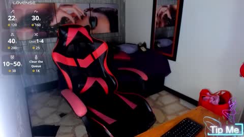 ALISON MOON online show from December 4, 7:14 pm