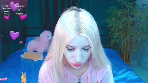 Snapshot of alison_moonlight chatting on September 15, 12:30 am Alison online show from September 15, 12:30 am
