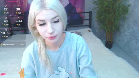 Snapshot of alison_moonlight chatting on December 15, 4:51 am Alison online show from December 15, 4:51 am