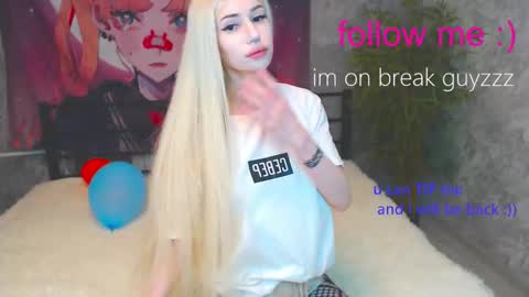 Snapshot of alison_moonlight chatting on September 9, 11:04 pm Alison online show from September 9, 11:04 pm