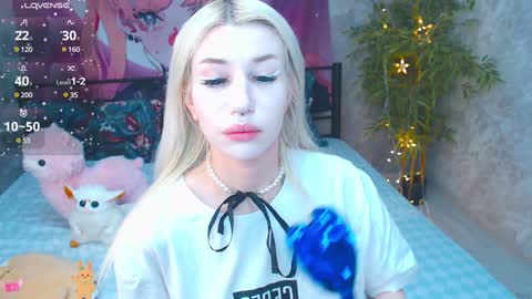 Snapshot of alison_moonlight chatting on December 25, 9:54 pm Alison online show from December 25, 9:54 pm