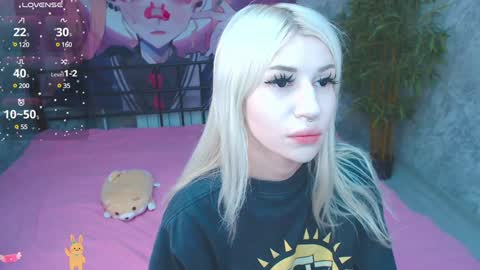 Snapshot of alison_moonlight chatting on December 20, 11:43 am Alison online show from December 20, 11:43 am