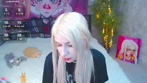 Snapshot of alison_moonlight chatting on February 22, 9:10 pm Alison online show from February 22, 9:10 pm