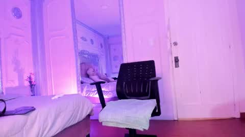 Alison Fishert online show from November 11, 12:13 pm