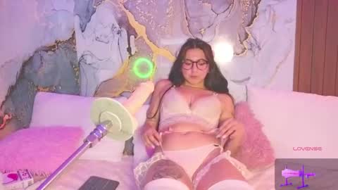 Mia online show from April 17, 9:50 pm