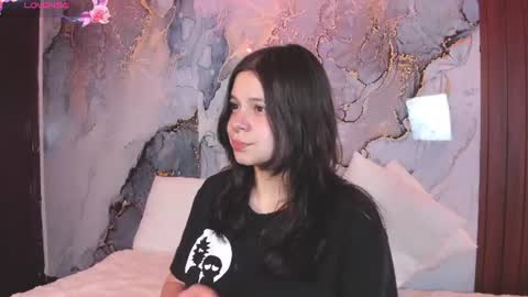 Mia online show from August 2, 4:26 am