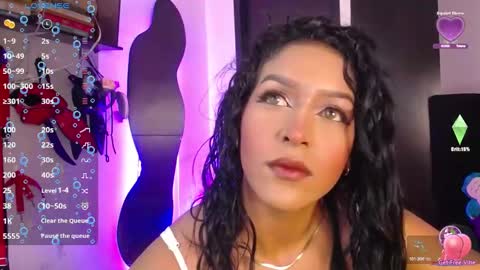 Snapshot of alisse_laurent chatting on December 6, 4:03 am alisse online show from December 6, 4:03 am