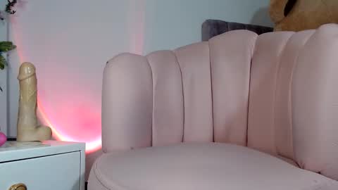 Snapshot of alissonkisses chatting on December 31, 1:04 am alisson online show from December 31, 1:04 am