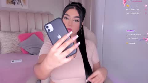 Snapshot of alissyadanger chatting on February 22, 1:44 am TATIS online show from February 22, 1:44 am