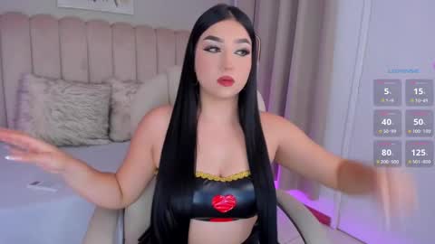 Snapshot of alissyadanger chatting on January 8, 2:25 am TATIS online show from January 8, 2:25 am