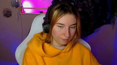 Snapshot of alisun_ chatting on September 21, 7:56 pm A L I C E online show from September 21, 7:56 pm