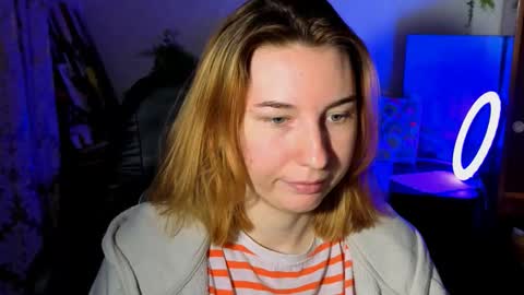 Snapshot of alisun_ chatting on October 13, 8:22 pm A L I C E online show from October 13, 8:22 pm