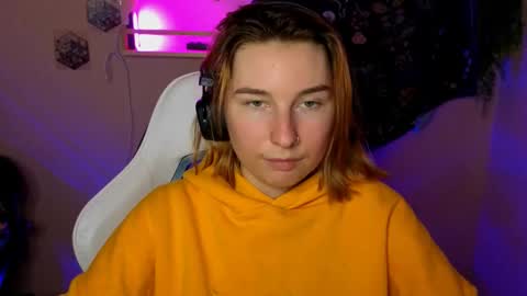 Snapshot of alisun_ chatting on September 22, 8:07 pm A L I C E online show from September 22, 8:07 pm