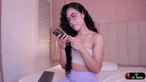 alizza_ online show from June 5, 11:49 am