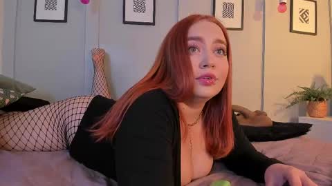 Snapshot of allasska_ chatting on September 24, 2:38 pm Laura online show from September 24, 2:38 pm
