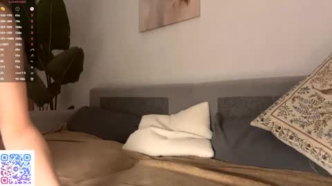 Anna online show from April 11, 6:33 pm