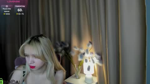 alli_aster online show from March 27, 1:51 am