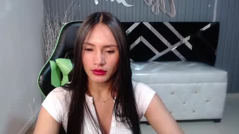 Snapshot of allisson_a chatting on December 12, 3:43 am Allisson online show from December 12, 3:43 am