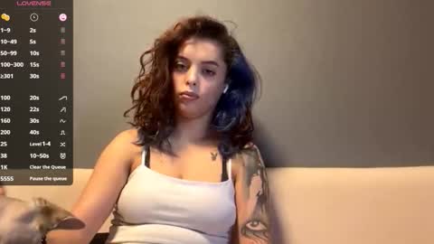 Esme online show from November 25, 10:06 am