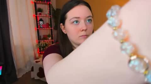 alluringeyess online show from April 5, 11:20 am