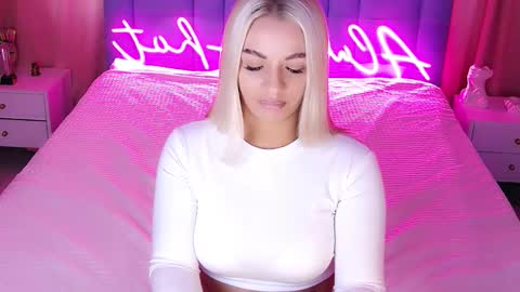 AlwaysHot online show from September 17, 2:20 am