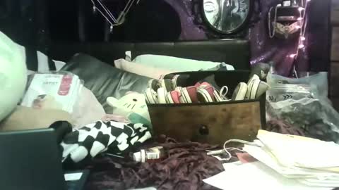 allymoon1369 online show from April 10, 8:20 am