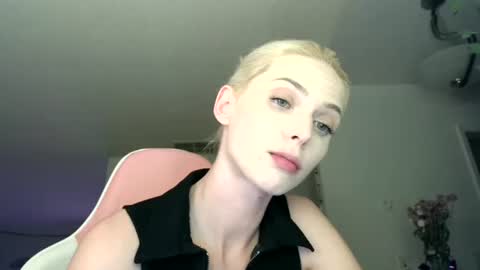 Ally Girl In Her Ally World online show from November 8, 7:13 am