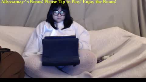 Allyssamay online show from January 12, 6:51 am