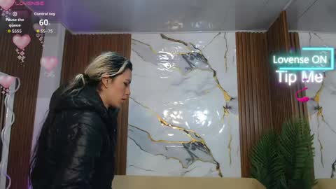 alonddra_tay online show from May 19, 11:39 am