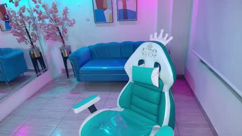 Alondra  online show from January 7, 3:43 am