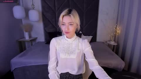 Snapshot of alysiasun chatting on October 17, 2:20 pm Alysia online show from October 17, 2:20 pm