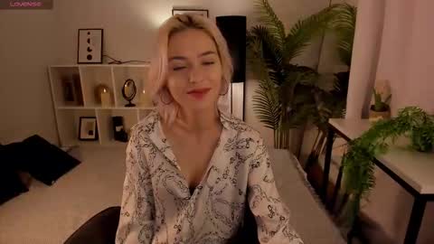 Snapshot of alysiasun chatting on September 15, 2:25 pm Alysia online show from September 15, 2:25 pm