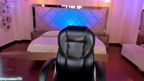 Aly  online show from April 1, 1:41 pm