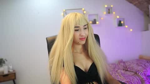 Amai  Liu online show from October 19, 5:59 pm