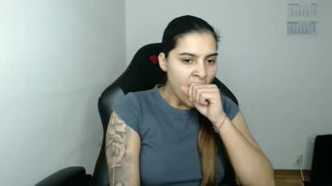 The queen of the biceps  online show from January 16, 7:54 pm