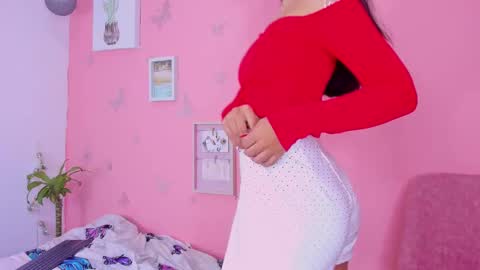 Snapshot of amanda_lorense chatting on December 25, 1:53 am Thalia online show from December 25, 1:53 am