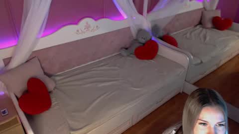 AmandaLind online show from November 26, 3:35 pm