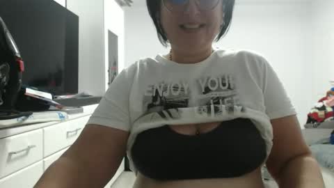 Snapshot of amandamuller1982 chatting on October 27, 8:36 pm Anda online show from October 27, 8:36 pm