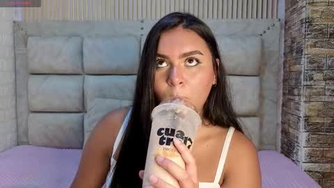 amarahanks_ online show from December 16, 7:42 pm