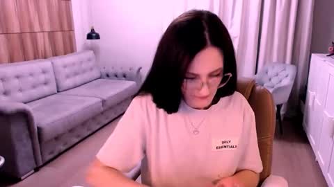 Izza online show from March 25, 3:26 pm