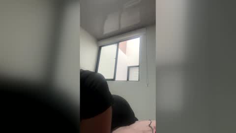 ambar_cortes online show from February 5, 9:51 pm