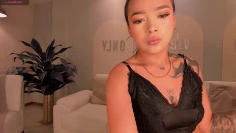 ambarowens online show from January 12, 12:38 am