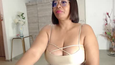 Snapshot of ambarsofhia chatting on September 17, 10:52 pm Amber Sofhia online show from September 17, 10:52 pm