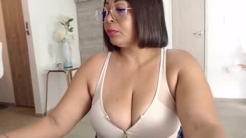 Snapshot of ambarsofhia chatting on September 16, 7:55 pm Amber Sofhia online show from September 16, 7:55 pm