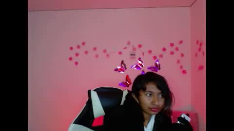 Snapshot of amber__666 chatting on October 19, 1:40 am amber__666 online show from October 19, 1:40 am
