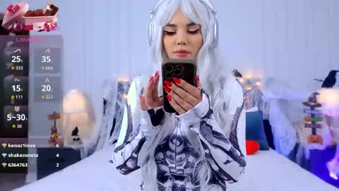 amberalena online show from October 31, 4:00 pm