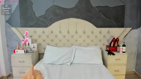 Amber Grey online show from October 1, 5:40 pm