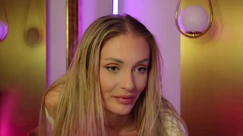 Amelia online show from March 10, 7:40 pm