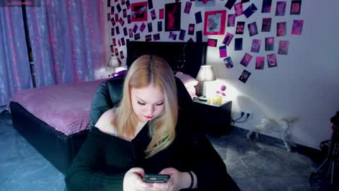 Amelia online show from April 7, 8:55 pm